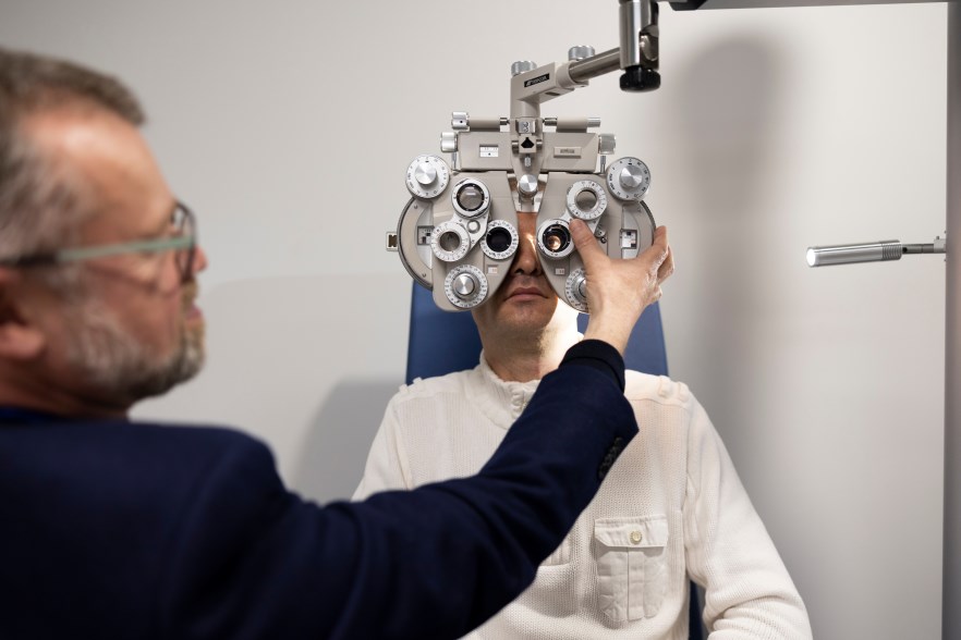 J0292620048 Optometrist 1